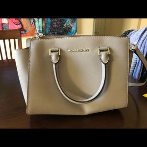 Micheal Kors light gray purse